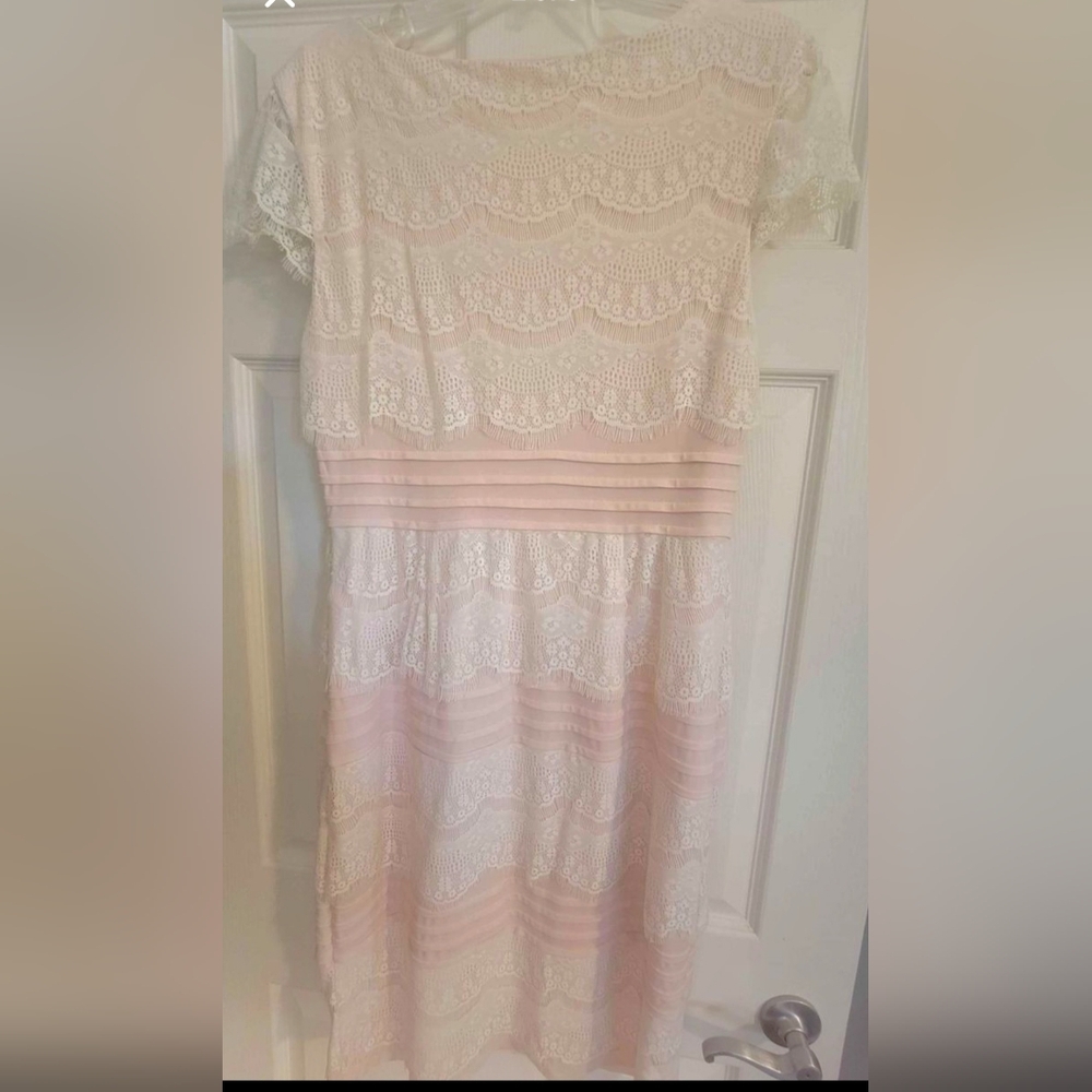 Cap sleeve pintuck and lace sheeth dress